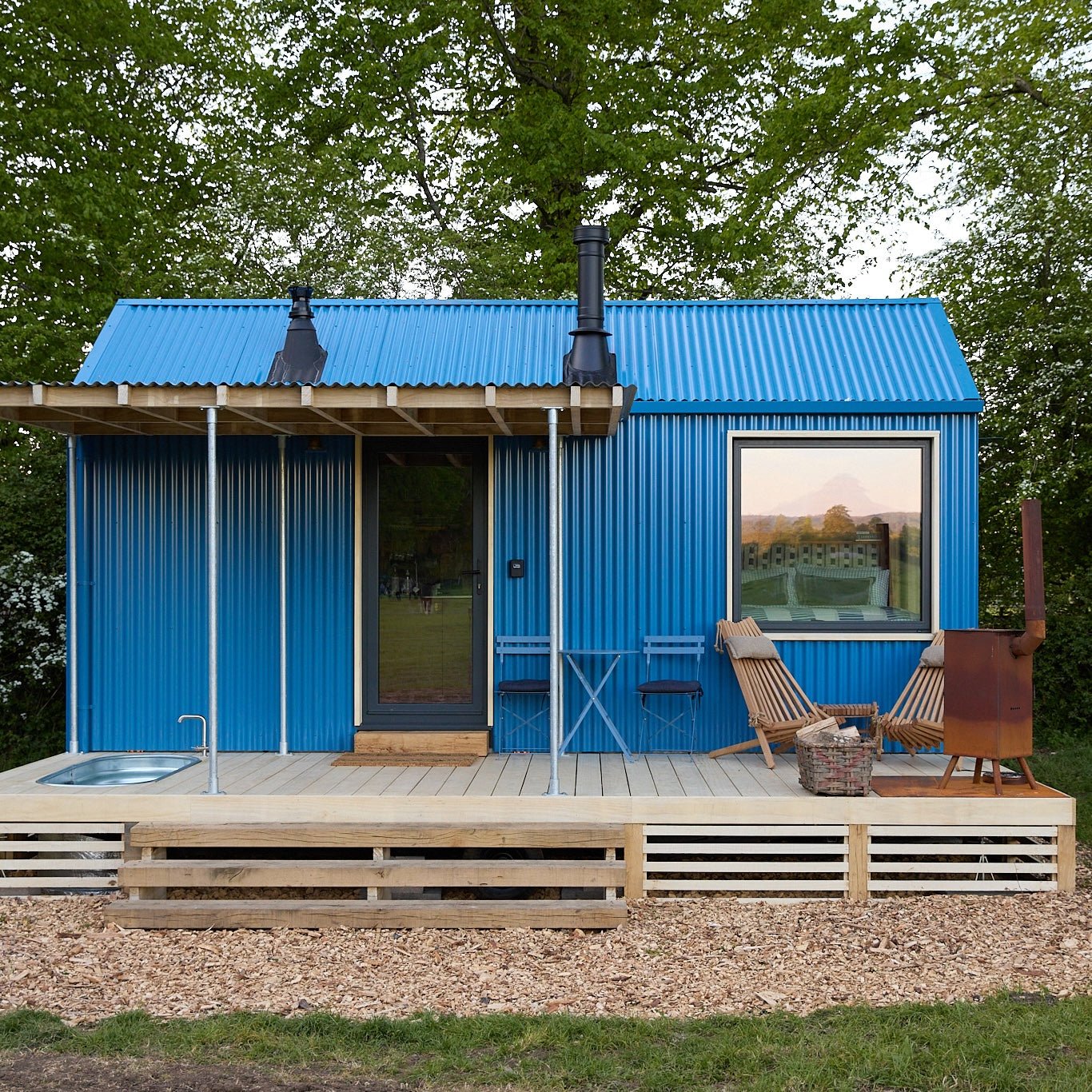 ALCOVES BLUE & GREEN CABINS | BATHROOM HARDWARE BY DYKE & DEAN - DYKE & DEAN