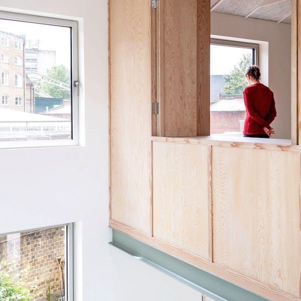 HOUSE FOR AN ACTRESS, LONDON. LIGHTING SUPPLY - DYKE & DEAN. PHOTOGRAPHY - OSKAR PROCTOR - DYKE & DEAN