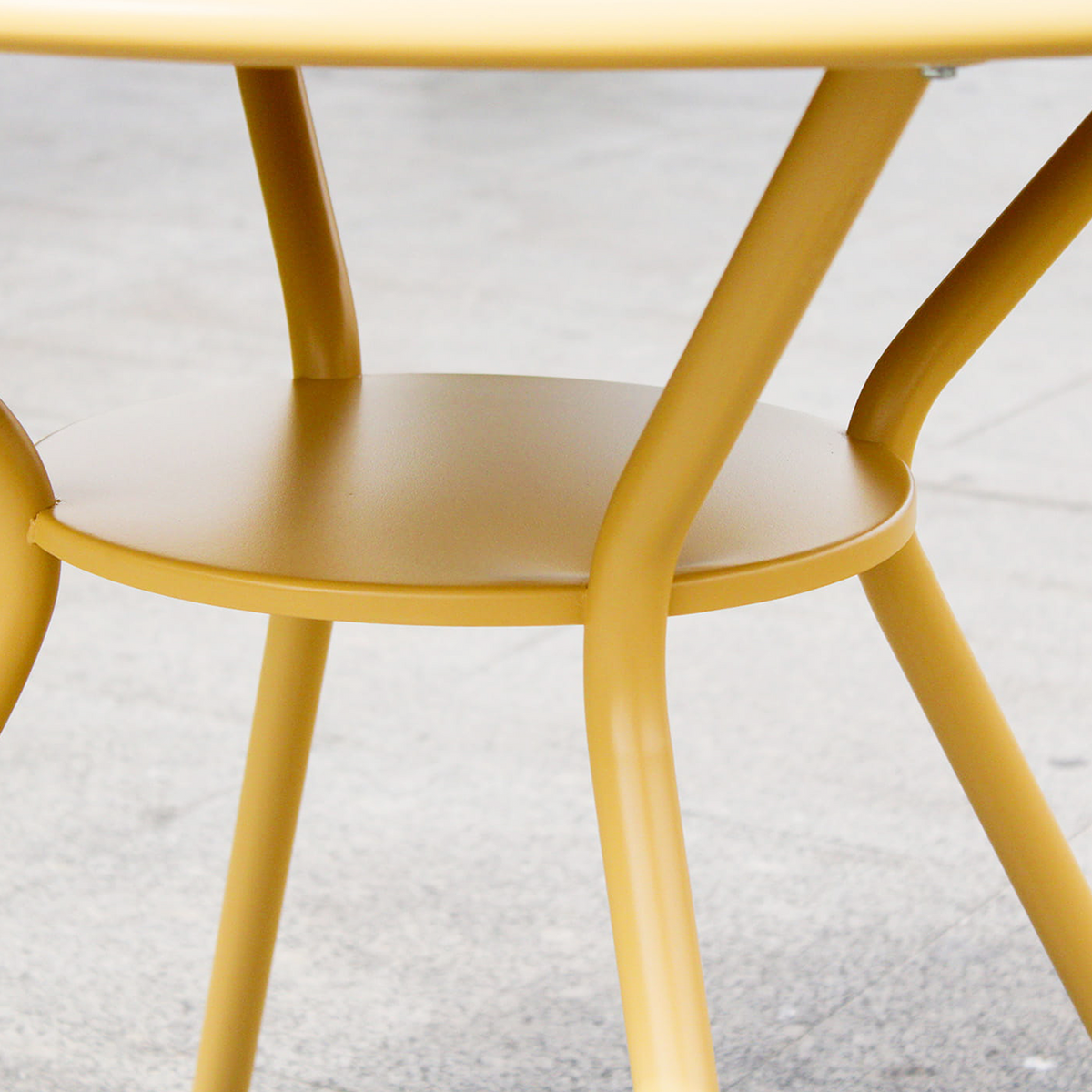 ADICO ALVA ROUND TABLE