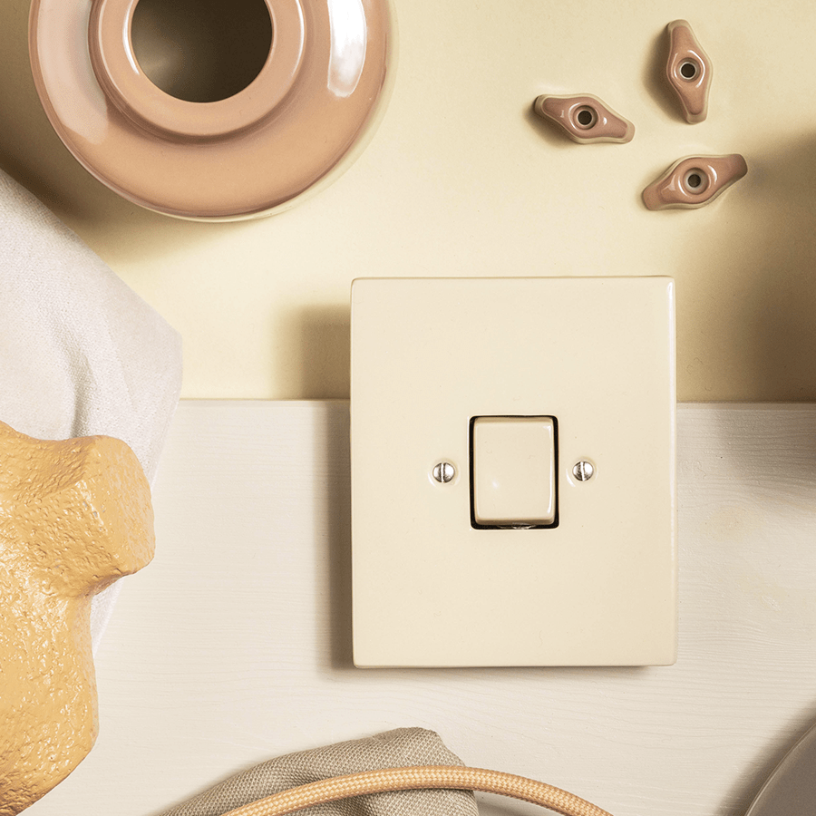 KATY PATY PORCELAIN PLATE WALL MOTION SENSOR CARROT - DYKE & DEAN