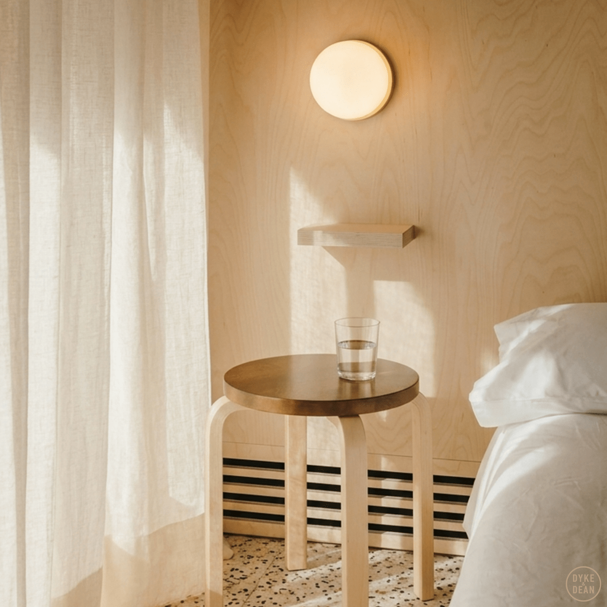 SPHERE LAMP BLACK BASE 200mm - DYKE & DEAN