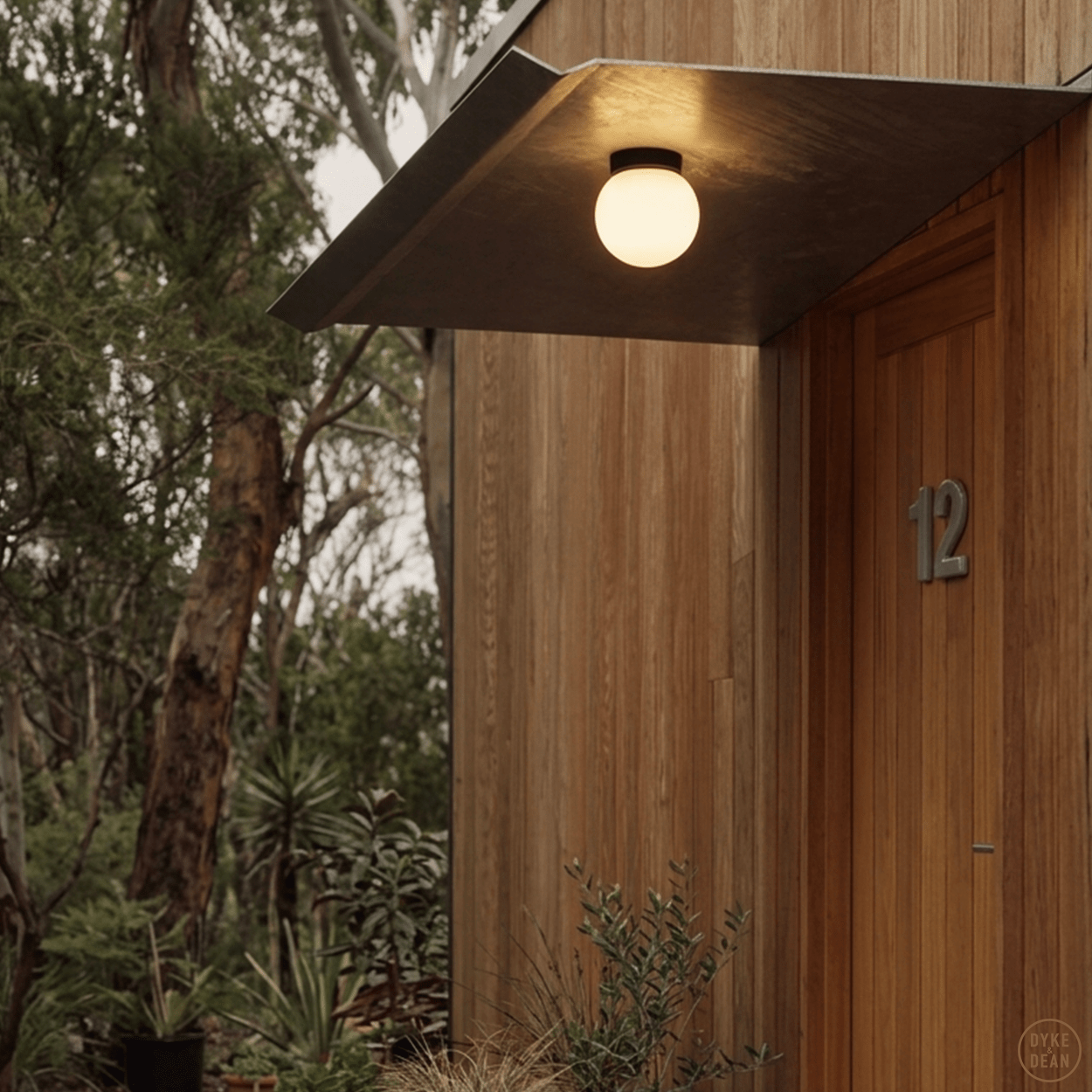 SPHERE LAMP BLACK BASE 200mm - DYKE & DEAN